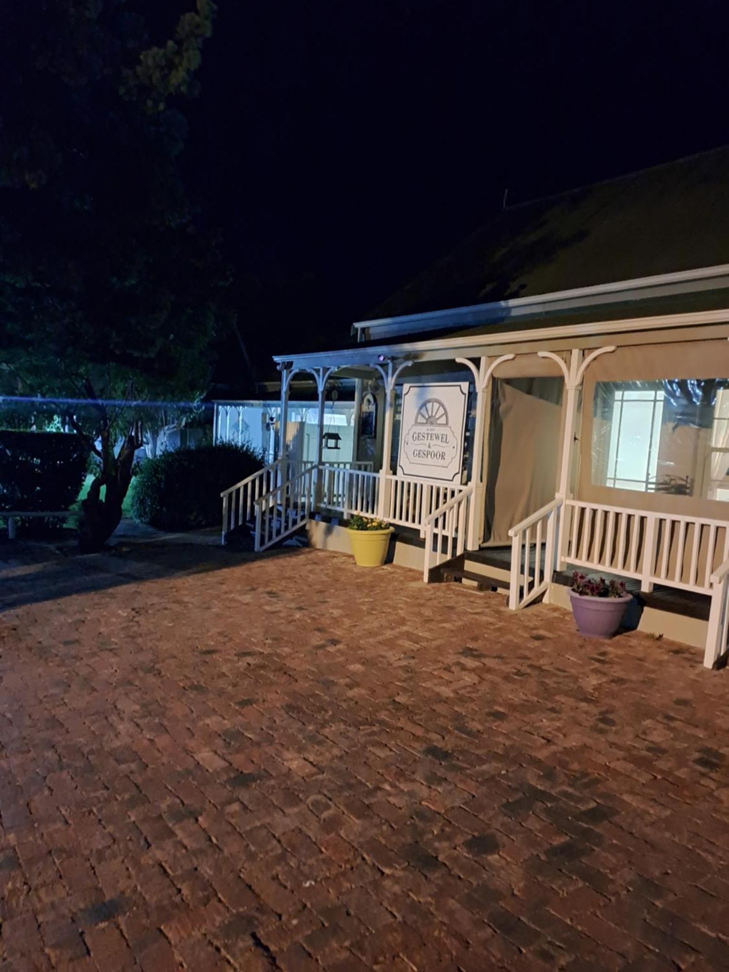 Housemartin Lodge & Self Catering De Rust Exterior photo